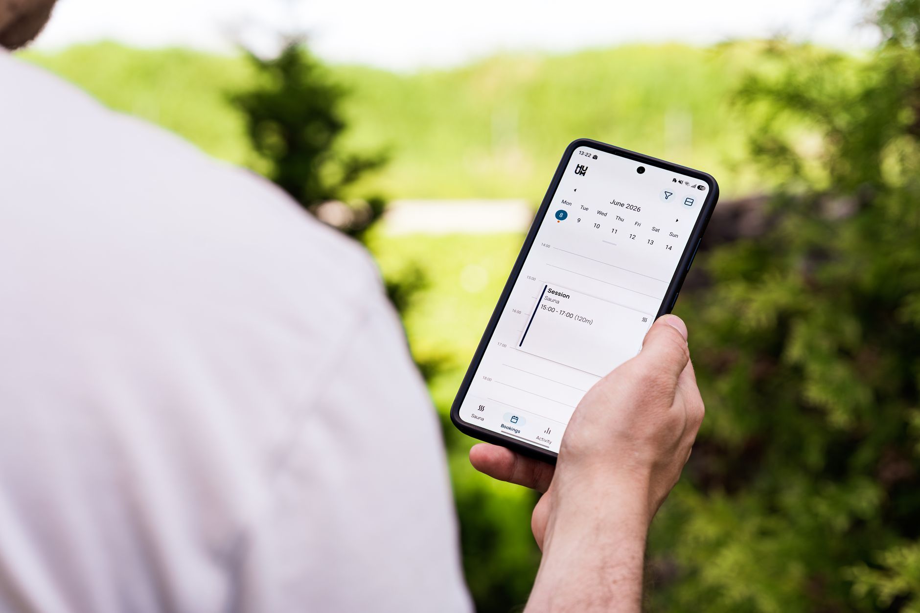 online booking calendar interface on smartphone