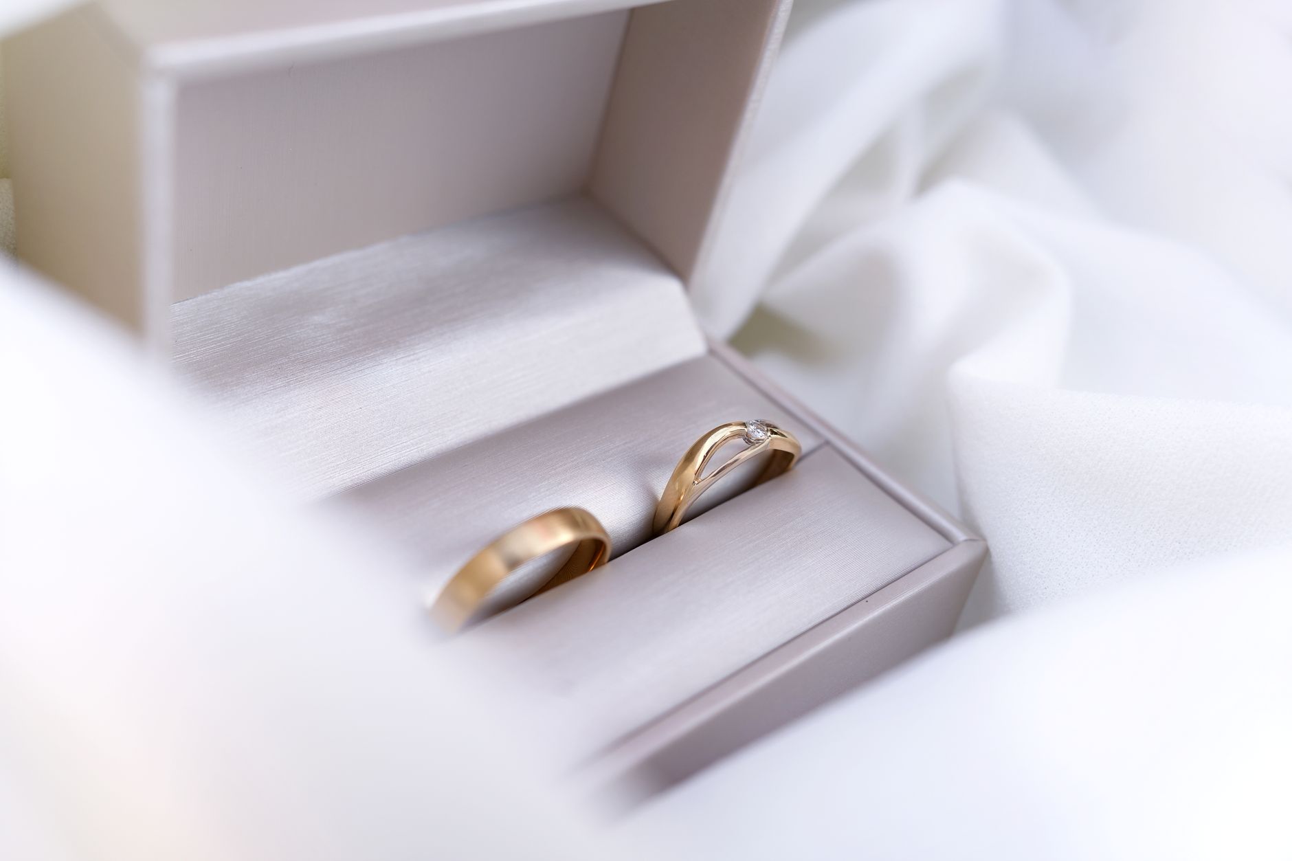 wedding rings close up gold and white gold comparison