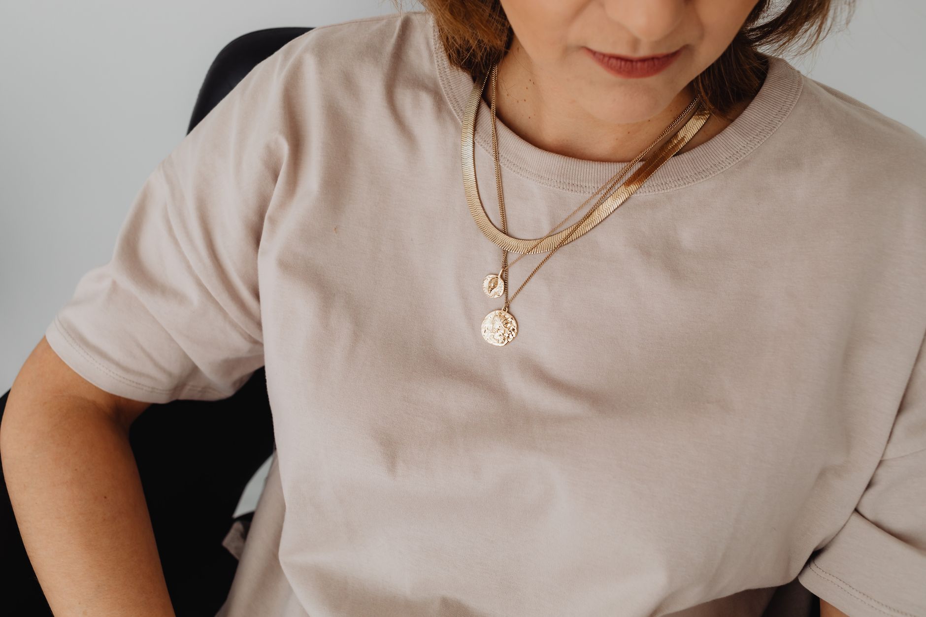 gold necklace layering styling autumn outfit woman